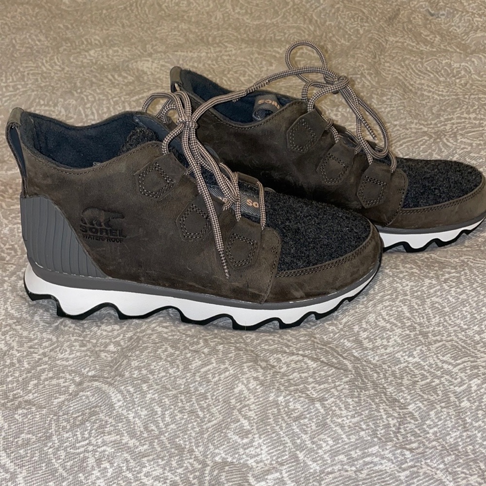 Sorel hiking shoes size 8 womens